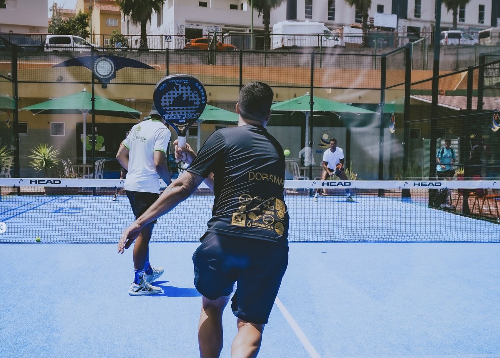 Padelante – Spieler auf dem Court